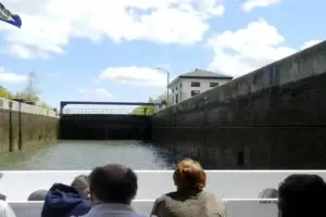 Persons are on front side